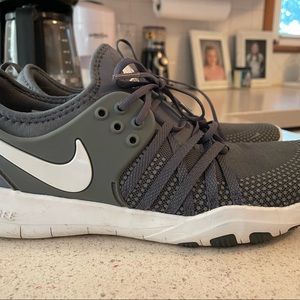 Women’s size 9 Nike tennis shoes